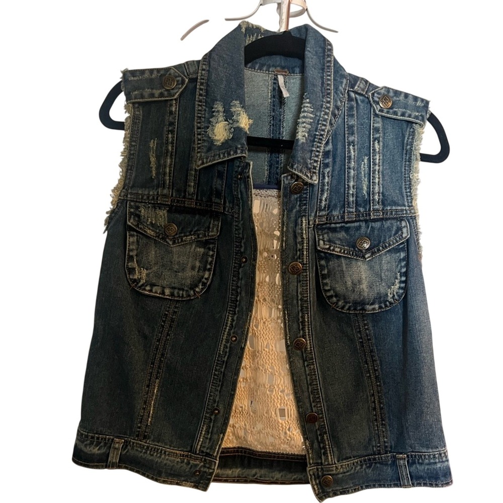 Free‎ People Womens distressed Denim Vest Med macrame crochet back Cottagecore